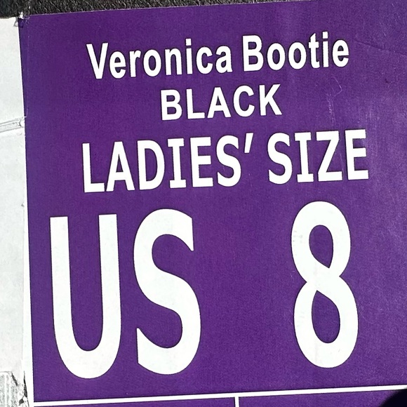 NEW FRYE VERONICA BOOTIE BLACK BUTTERY SOFT GENUINE LEATHER BOOTS SZ 8 - Picture 15 of 15